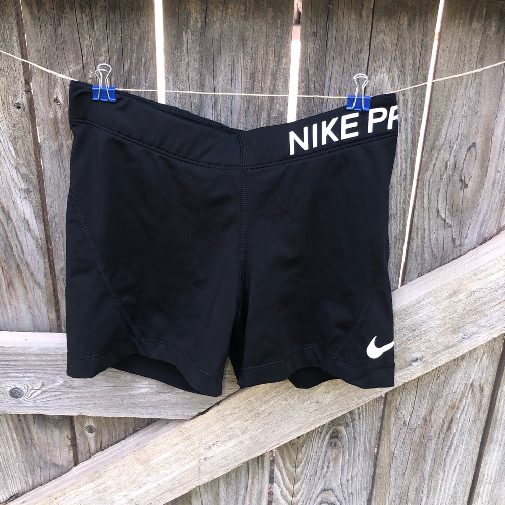 Small women Nike pro shorts